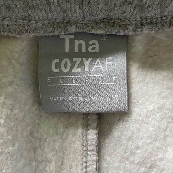 TNA Boyfriend Fleece Shorts - Picture 2 of 2